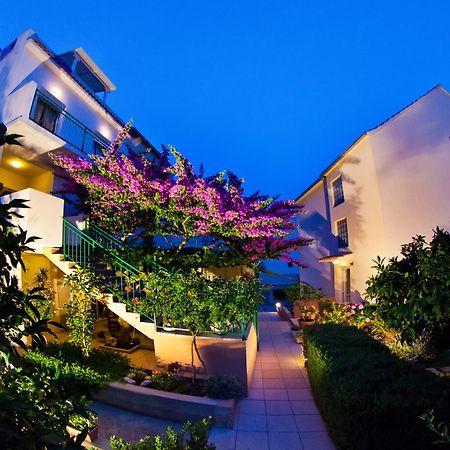 Apartments Dubra Komiža Екстериор снимка