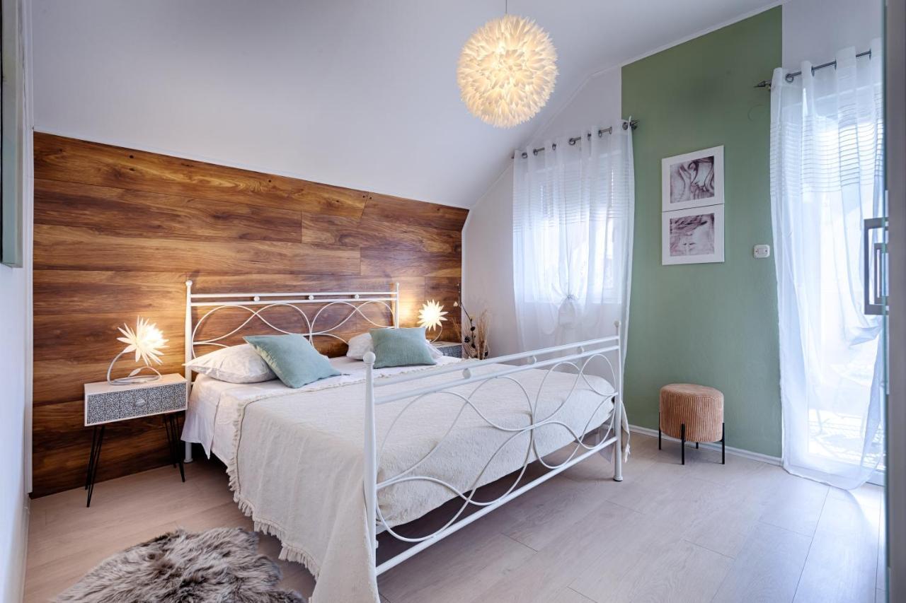 Apartments Dubra Komiža Екстериор снимка
