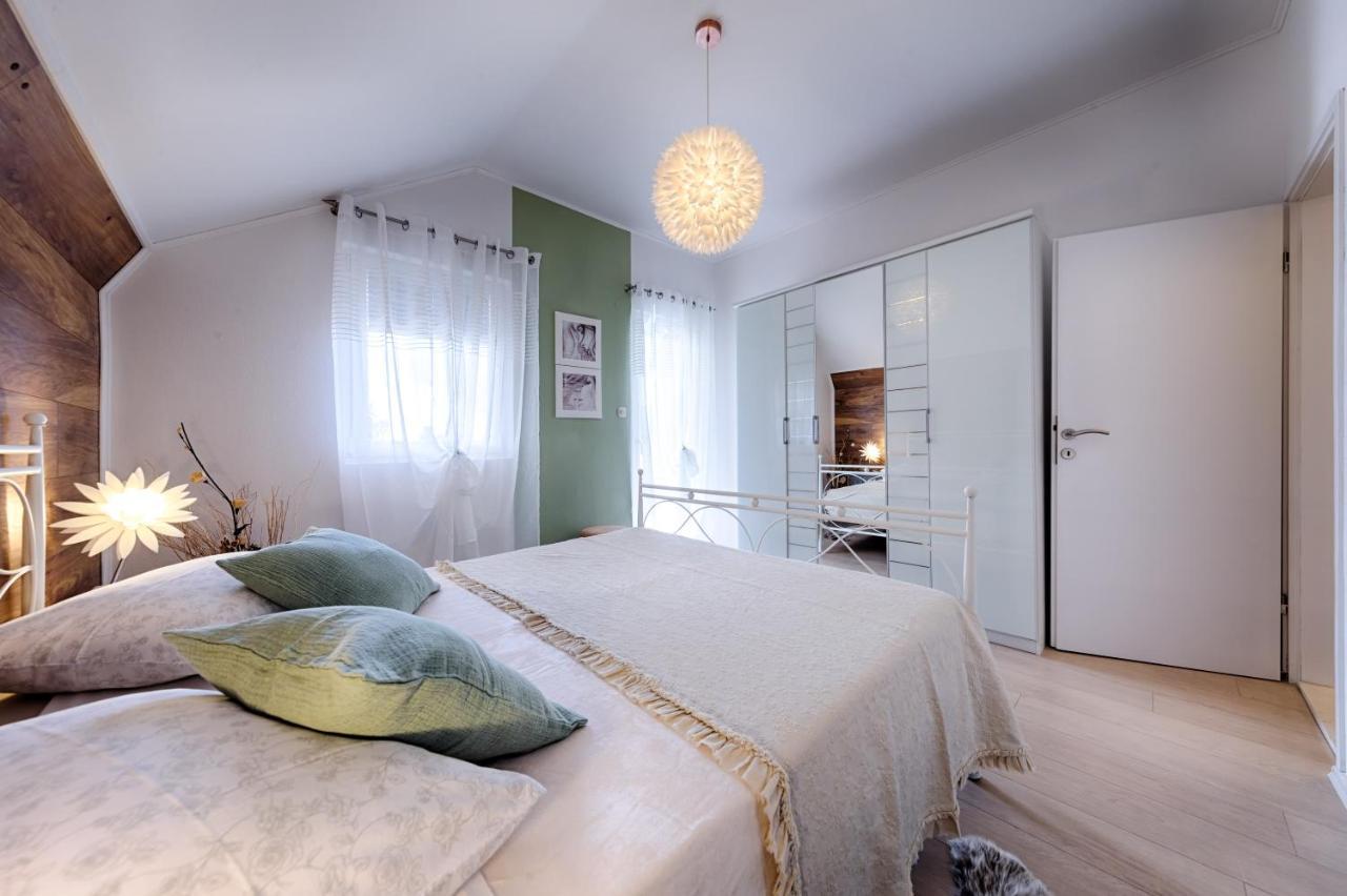 Apartments Dubra Komiža Екстериор снимка