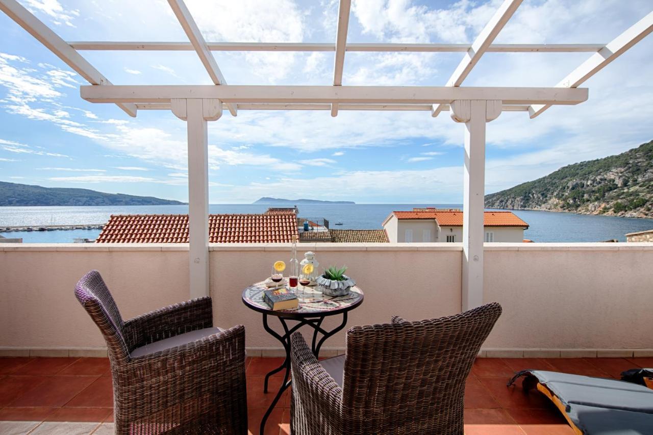 Apartments Dubra Komiža Екстериор снимка
