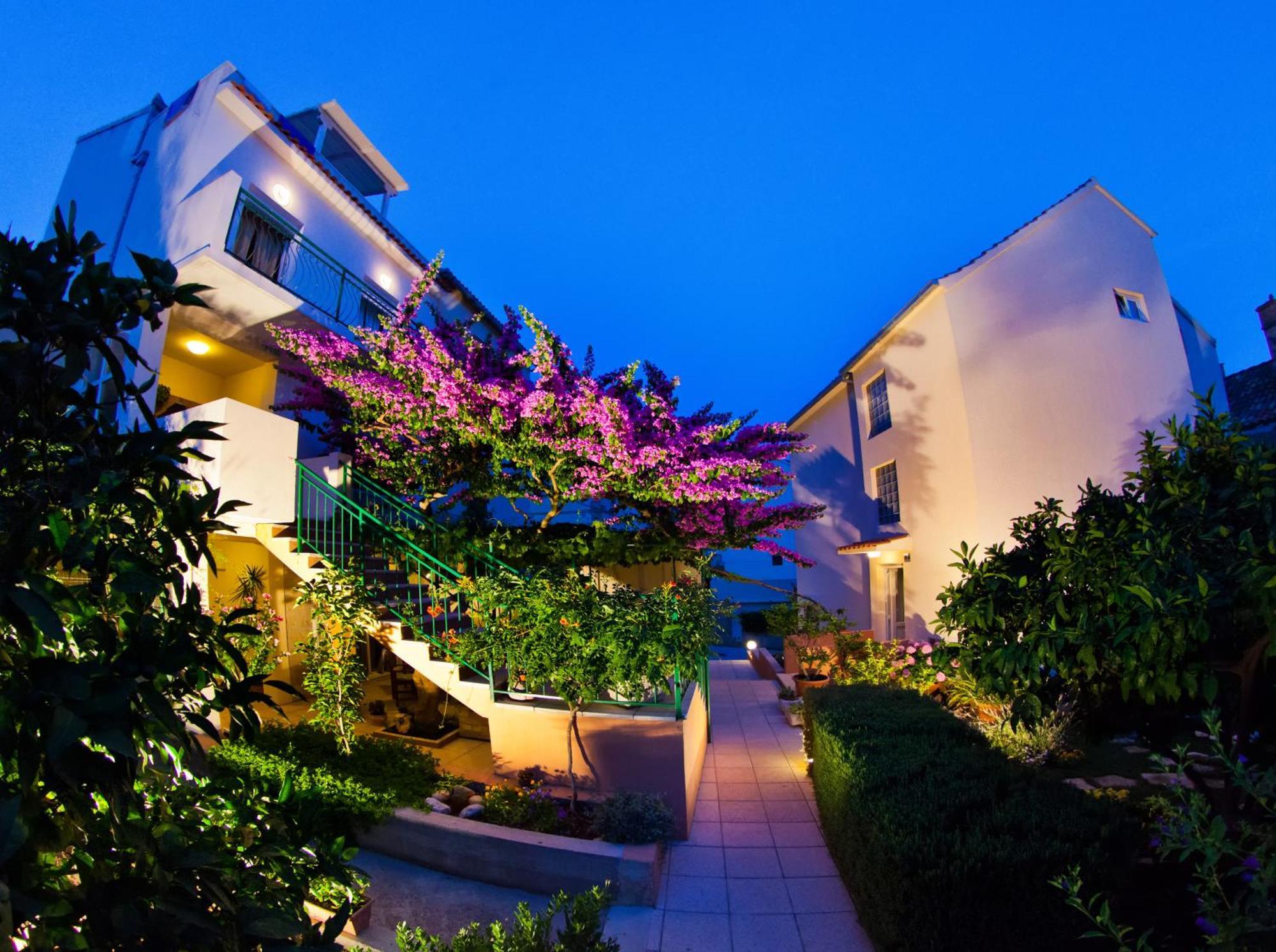 Apartments Dubra Komiža Екстериор снимка