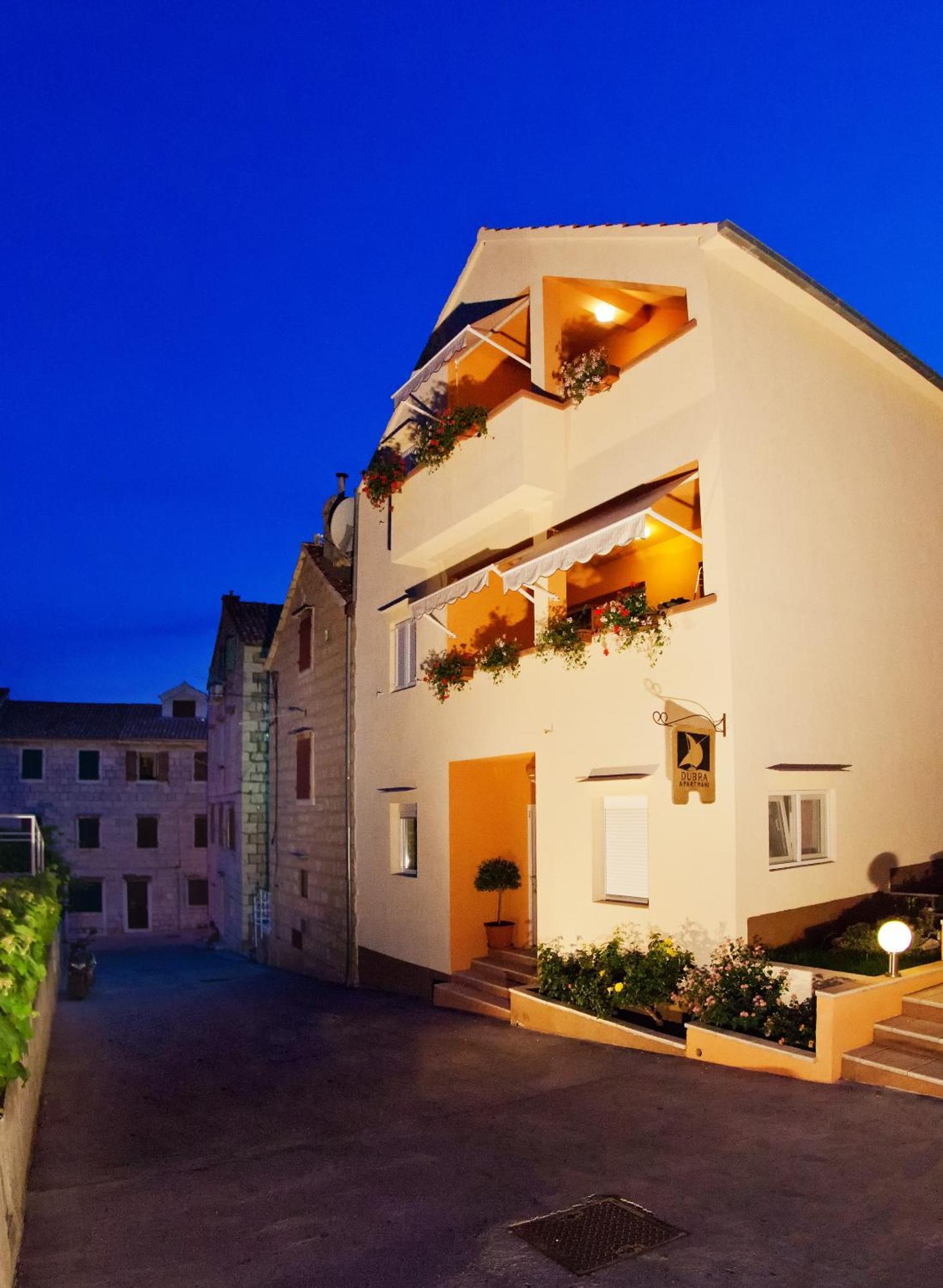 Apartments Dubra Komiža Екстериор снимка