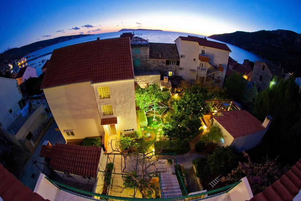 Apartments Dubra Komiža Екстериор снимка